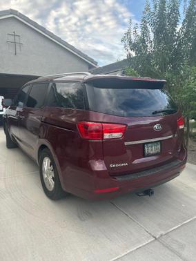 Red 2016 Kia Sedona LX