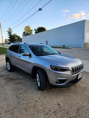 Silver 2019 Jeep Cherokee Latitude