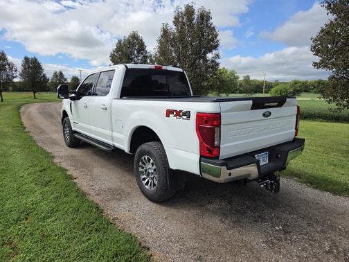 White 2022 Ford F-250 Lariat