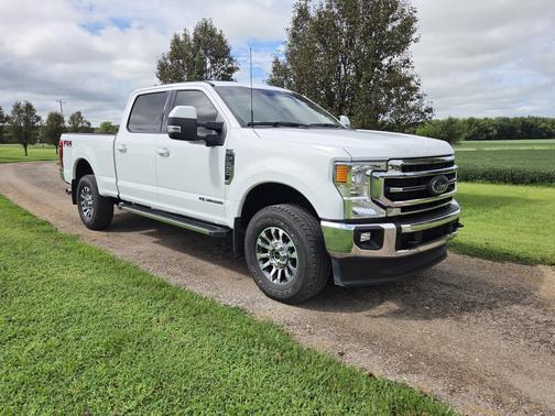 White 2022 Ford F-250 Lariat