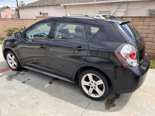 Black 2009 Pontiac Vibe Base