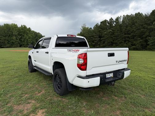 White 2018 Toyota Tundra SR