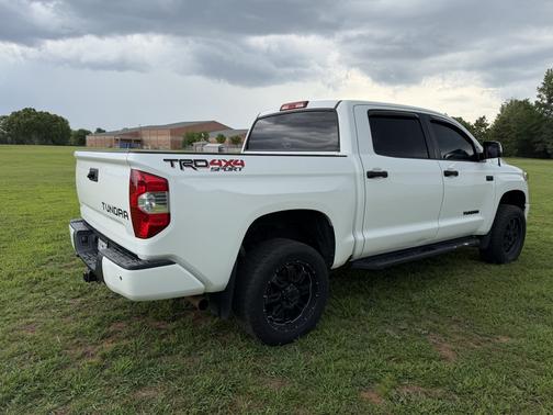 White 2018 Toyota Tundra SR