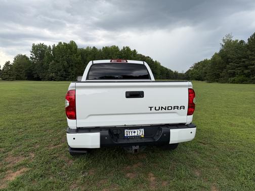 White 2018 Toyota Tundra SR