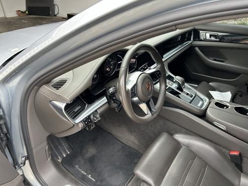 Silver 2018 Porsche Panamera Panamera 4
