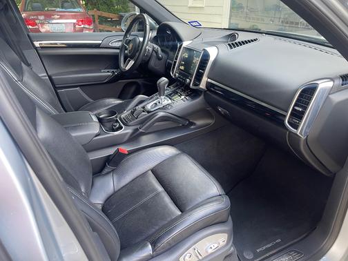 Silver 2018 Porsche Cayenne Cayenne Platinum Edition