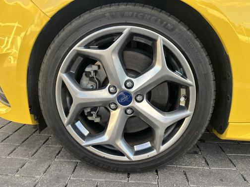 2017 Ford Focus ST Base