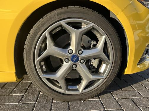 2017 Ford Focus ST Base