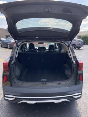 Black 2022 Kia Seltos S