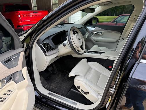 Black 2022 Volvo XC90 Recharge Plug-In Hybrid T8 Inscription 6 Passenger