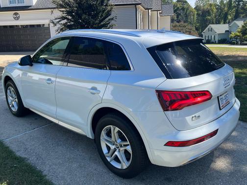 White 2019 Audi Q5 2.0T Premium