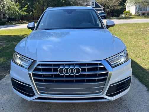 White 2019 Audi Q5 2.0T Premium