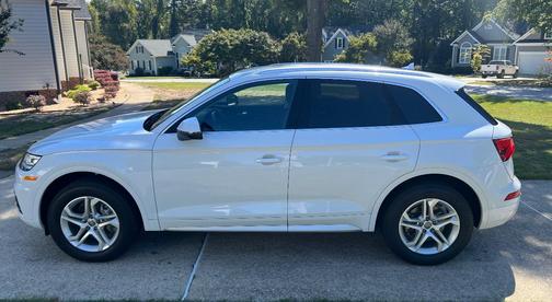 White 2019 Audi Q5 2.0T Premium