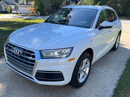 White 2019 Audi Q5 2.0T Premium