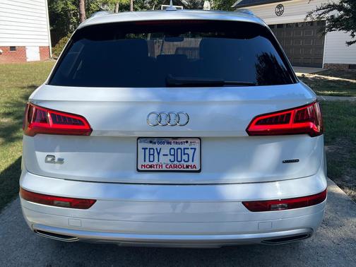 White 2019 Audi Q5 2.0T Premium