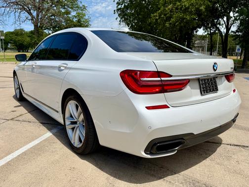 White 2016 BMW 750 i