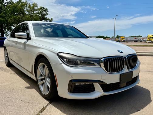 White 2016 BMW 750 i