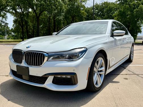 White 2016 BMW 750 i