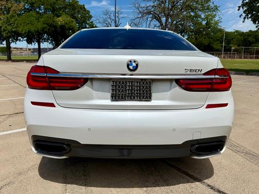 White 2016 BMW 750 i
