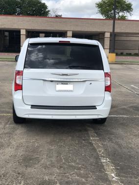 2016 Chrysler Town & Country S