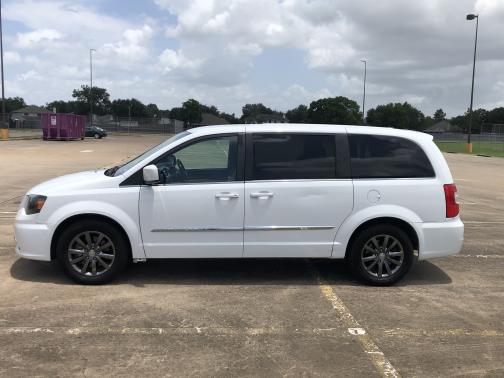 2016 Chrysler Town & Country S