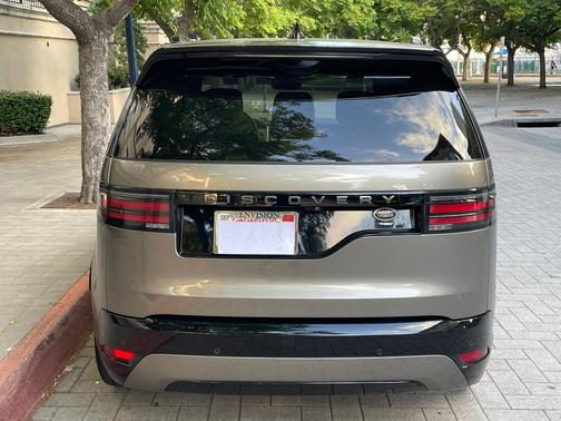 Silver 2023 Land Rover Discovery P360 HSE R-Dynamic