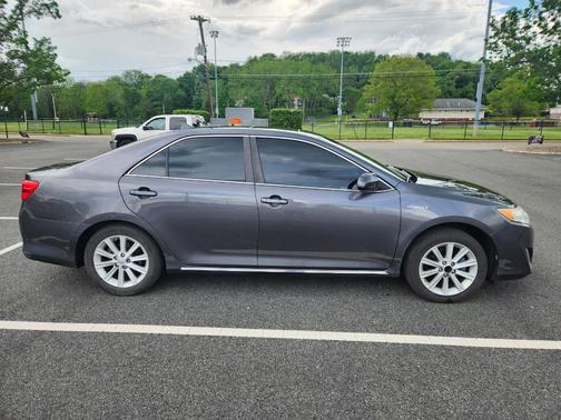 Gray 2013 Toyota Camry Hybrid XLE