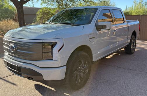 2023 Ford F-150 Lightning LARIAT