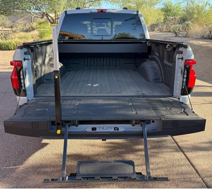 2023 Ford F-150 Lightning LARIAT