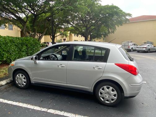 Silver 2011 Nissan Versa 1.8 S