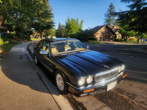 1996 Jaguar Vanden Plas Base
