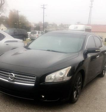 Black 2010 Nissan Maxima SV