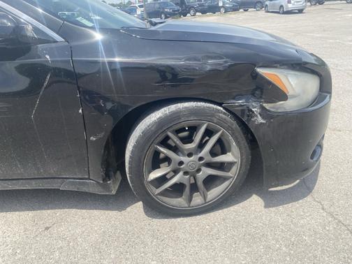 Black 2010 Nissan Maxima SV