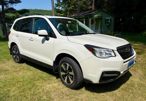 White 2018 Subaru Forester 2.5i Premium