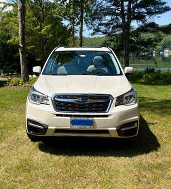 White 2018 Subaru Forester 2.5i Premium