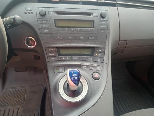 White 2010 Toyota Prius II