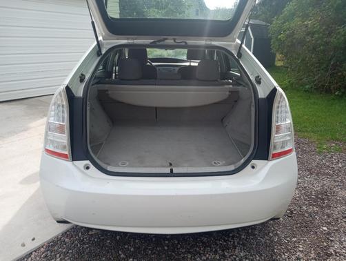 White 2010 Toyota Prius II