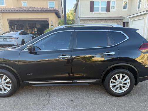 Black 2019 Nissan Rogue Hybrid SL