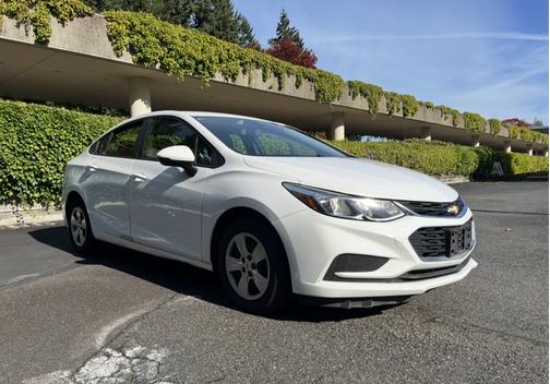 White 2018 Chevrolet Cruze LS