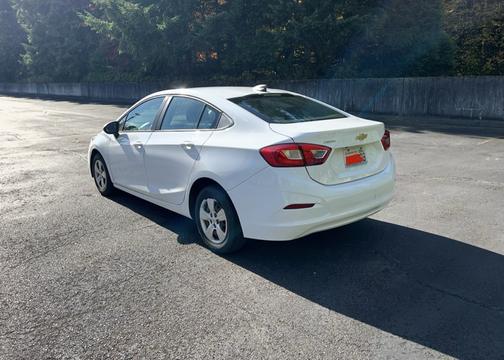 White 2018 Chevrolet Cruze LS