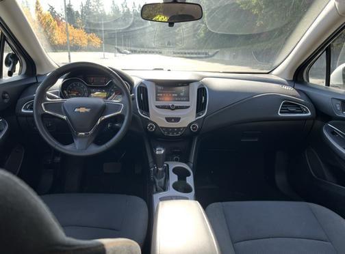 White 2018 Chevrolet Cruze LS