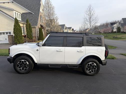 White 2023 Ford Bronco Outer Banks