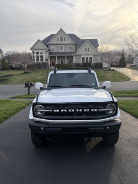White 2023 Ford Bronco Outer Banks