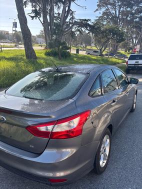 Gray 2014 Ford Focus SE