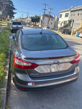 Gray 2014 Ford Focus SE