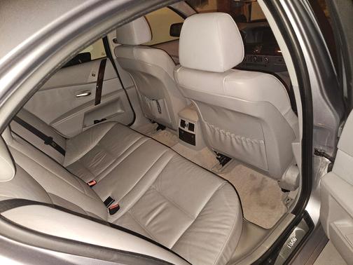 Gray 2005 BMW 530 i