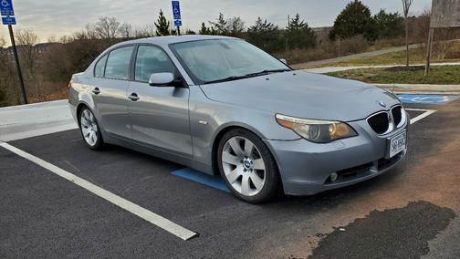 Gray 2005 BMW 530 i