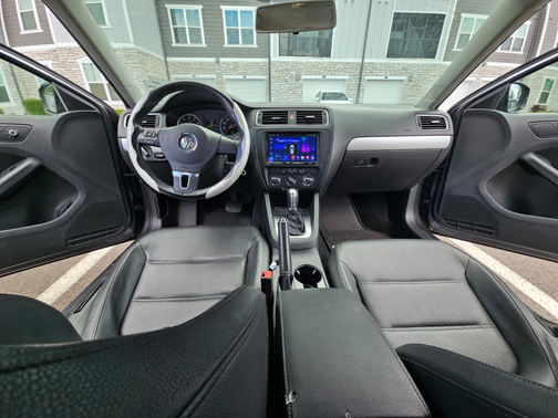 Gray 2014 Volkswagen Jetta Auto SE