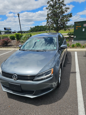 Gray 2014 Volkswagen Jetta Auto SE