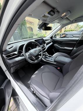 White 2022 Toyota Highlander L